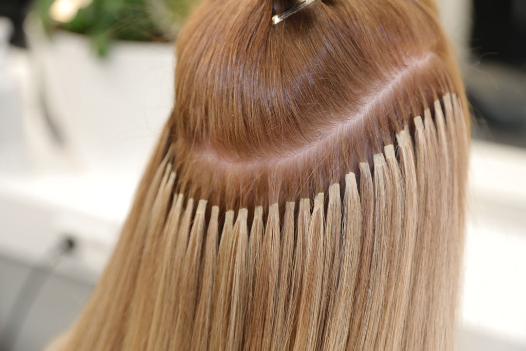 Extensions perfekt in die Haare machen lassen